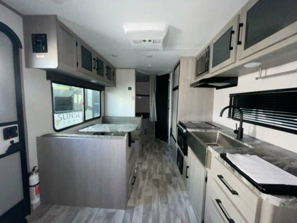 2022 Dutchmen Kodiak Ultra Lite 227BH National Vehicle