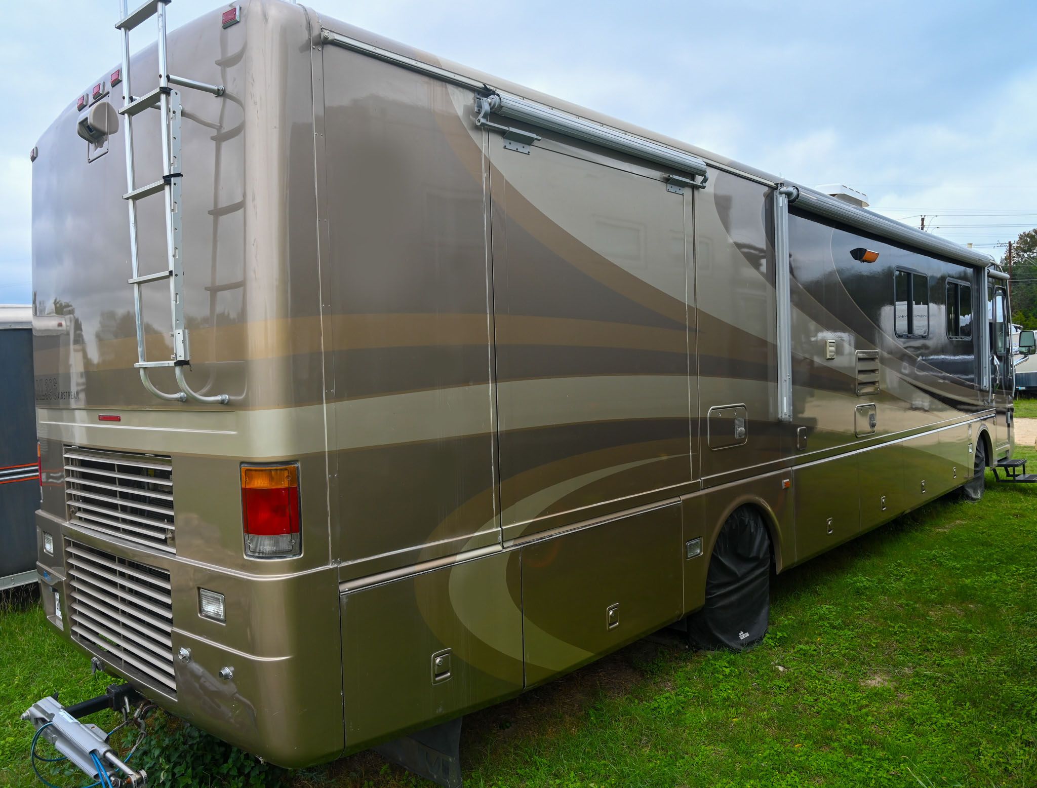 2006 Airstream Land Yacht XL 396 National Vehicle